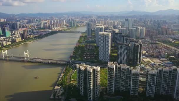 珠海市城市景观与江湾的空中全景 — 图库视频影像