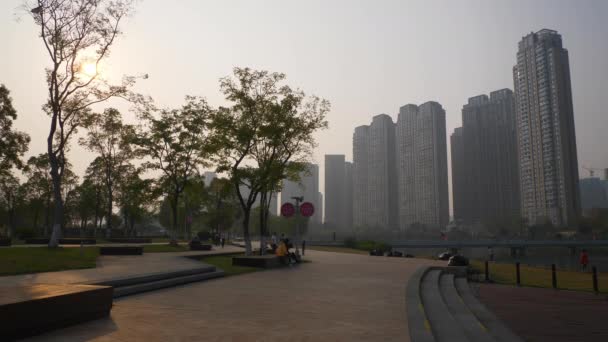 Sunset Time Changsha City Riverside Park Residential Complex Slow Motion — Stock Video