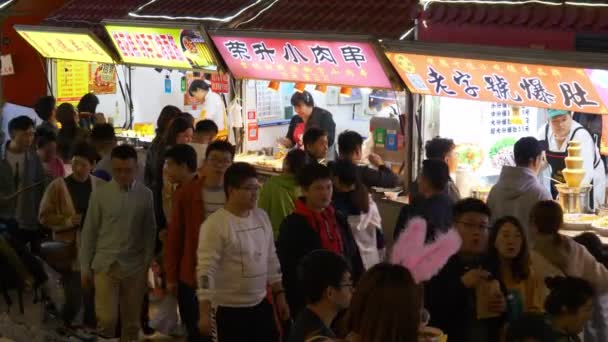 Rue Bondée Qingdao Chine Nuit — Video