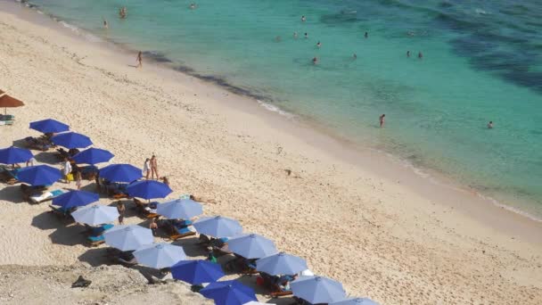 Spiaggia Affollata Melasti Isola Bali Indonesia Rallentatore — Video Stock