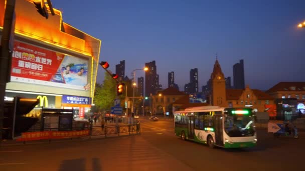 Noční Osvětlení Městského Provozu Městě Qingdao Čína — Stock video