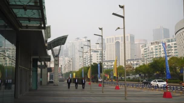 Day Time Qingdao City Marina Bay Abandoned Mall Street Sidewalk — Stock Video