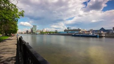 Moskova şehri nehir kenarı mimarisi, şehir manzarası manzarası, Rusya. 4k, zaman aşımı 