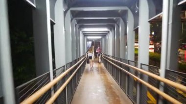 Jakarta, Endonezya, Panorama 'daki ünlü yaya köprüsü. 