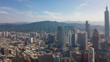 Taipei, Tayvan, 4k 'da güneşli şehir manzaralı hava manzarası. 