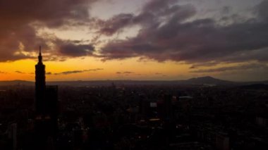 Taipei şehir manzarası üzerinde günbatımı manzarası, Tayvan, 4k, zaman aşımı 