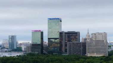 Moskova şehri nehir kenarı mimarisi, şehir manzarası manzarası, Rusya. 4k, zaman aşımı 