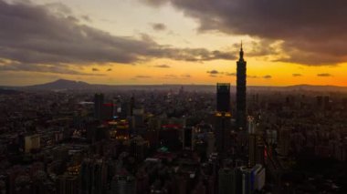 Taipei şehir manzarası üzerinde günbatımı manzarası, Tayvan, 4k, zaman aşımı 
