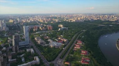 Moskova gün batımı hafif üniversite bölgesi Sparrow Hills havadan panoramik 4k Rusya