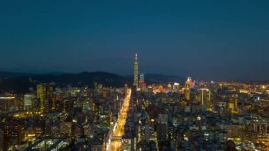 Tayvan, Taipei 'deki şehir trafiğiyle gece aydınlandı. Zaman aşımı  