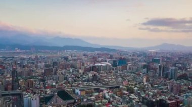 Taipei şehir manzarası üzerinde günbatımı manzarası, Tayvan, 4k, zaman aşımı 
