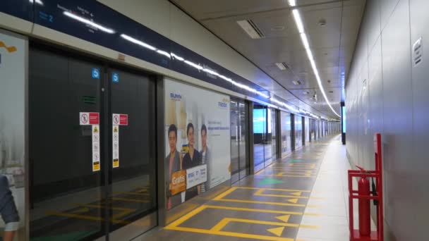 Estación Metro Interior Ciudad Yakarta Indonesia Panorama — Vídeo de stock