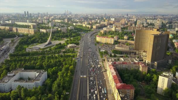 莫斯科著名的Vdnh城市景观酒店交通前景空中全景4K俄罗斯 — 图库视频影像