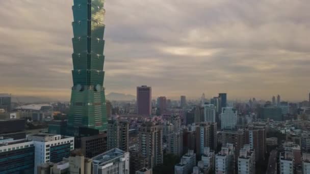 Воздушная Облачная Панорама Города Известной Башней Тайбэе Тайвань Временной Интервал — стоковое видео