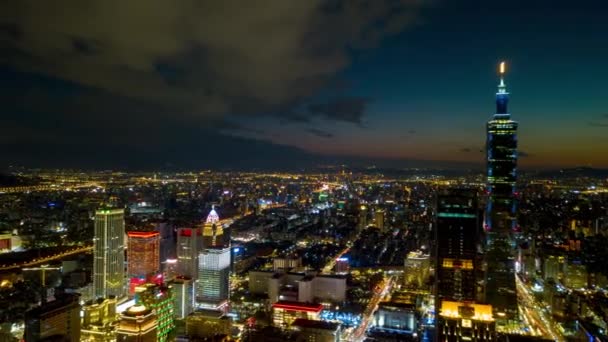 Noite Iluminada Paisagem Urbana Com Torre Famosa Taipei Taiwan Desfasamento — Vídeo de Stock