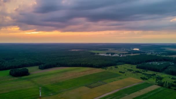 Céu Pôr Sol Acima Campos Florestas Bielorrússia Panorama Aéreo — Vídeo de Stock