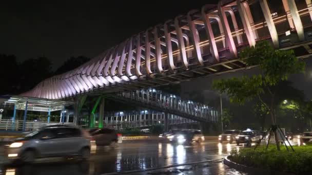 Utcai Forgalom Belvárosban Híres Modern Gyalogos Híddal Jakarta Város Indonézia — Stock videók