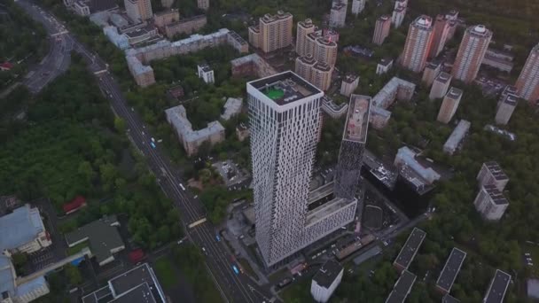 夕方モスクワ近代的な生活ブロックの街並み空中パノラマ4Kロシア — ストック動画