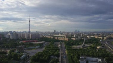 Güneşli yaz günü Moskova ünlü şehir manzarası panoramik 4k Rusya