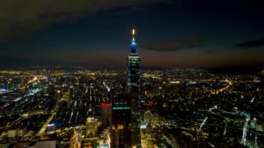 Tayvan 'ın Taipei kentindeki ünlü kuleyle gece aydınlandı. Zaman aşımı  