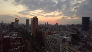 Taipei şehir manzarasının hava batımı, Tayvan, 4k