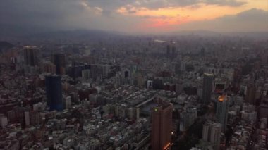 Taipei şehir manzarasının hava batımı, Tayvan, 4k