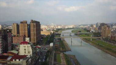 Taipei, Tayvan 'da şehir manzarası trafiği olan şehir manzarası manzarası.