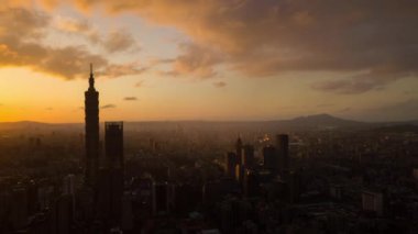 Taipei, Tayvan 'daki ünlü kuleye sahip şehir manzarası, 4k, zaman aşımı 
