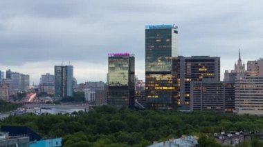 Moskova şehri nehir kenarı mimarisi, şehir manzarası manzarası, Rusya. 4k, zaman aşımı 