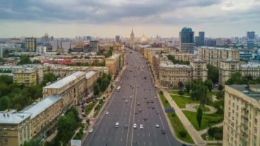 Şehir trafiği Kutuzovsky Bulvarı, Rusya, Moskova, 4k, zaman aşımı