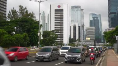 Jakarta City, Endonezya 'da sokak trafiği, gündüz görüşü, 4K 