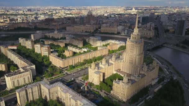 Sonniger Tag Moskau Berühmtes Altes Gebäude Hotel Ruver Antenne Panorama — Stockvideo