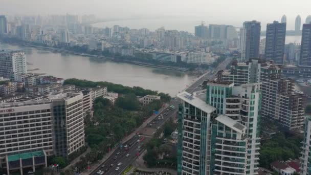 Luftaufnahme Von Oben Nach Unten Von Sanya Fluss Straßenverkehr Hainan — Stockvideo