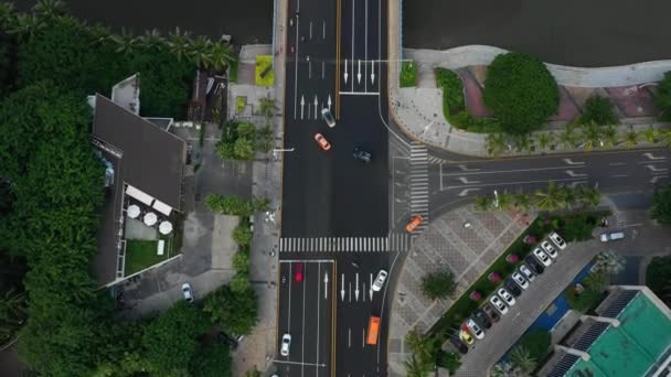 Luftaufnahme Von Oben Nach Unten Von Sanya Fluss Straßenverkehr Hainan — Stockvideo