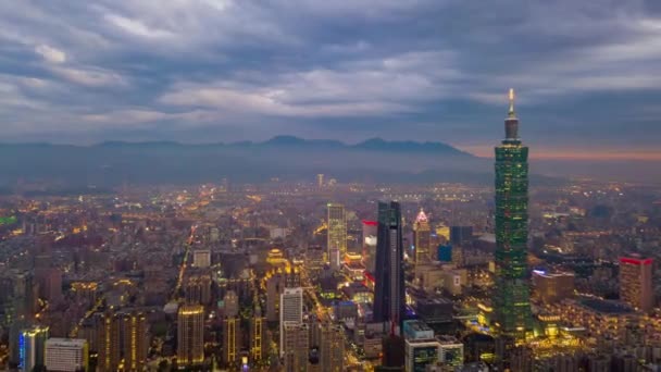 Aerial Pochmurna Panorama Krajobrazu Miasta Słynną Wieżą Taipei Tajwan Time — Wideo stockowe