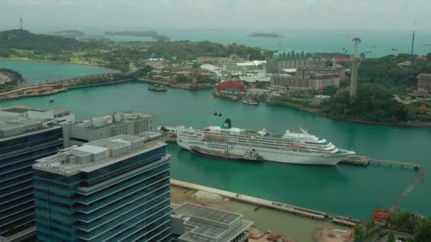 Flygfoto Panorama Över Kryssningsfartyg Docka Sentosa Singapore City Kabel — Stockvideo