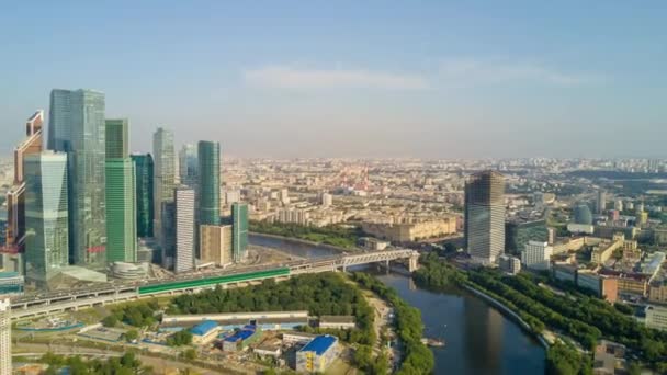 Ciudad Ribera Con Bloques Negocios Rusia Moscú Timelapse — Vídeos de Stock