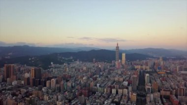 Tayvan gün batımı Taipei şehir merkezi ünlü kule manzarası 4k