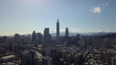 Tayvan güneşli Taipei şehir merkezi trafik sokakları hava manzarası 4k