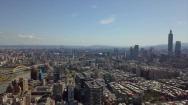 Tayvan Taipei şehrinin ünlü nehir köprüleri merkez bölge hava manzarası 4k