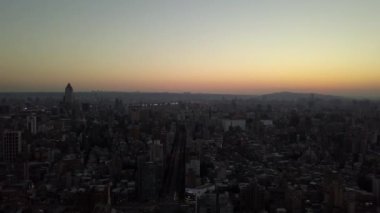 Tayvan gün batımı zamanı Taipei şehir manzarası yüksek hava manzarası 4k