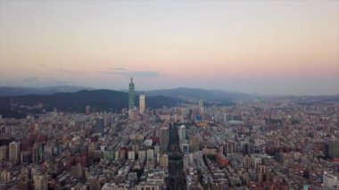 Tayvan gün batımı Taipei şehir merkezi ünlü kule manzarası 4k