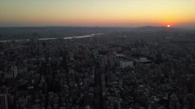 Tayvan gün batımı zamanı Taipei şehir manzarası yüksek hava manzarası 4k