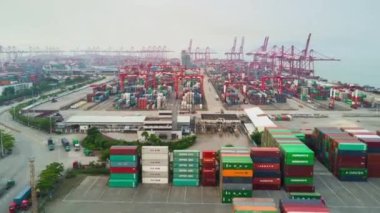 Gündüz vakti Shenzhen şehri ünlü liman panoramik 4k eğim değişimi zaman dilimi porseleni