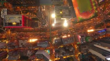 Aydınlatılmış Hong Kong şehrinin hava manzarası, Gece, 4k  