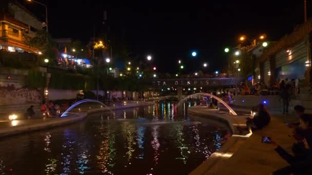 Bali Island Night Time Famous Denpasar City Riverside Crowded Promenade — ストック動画