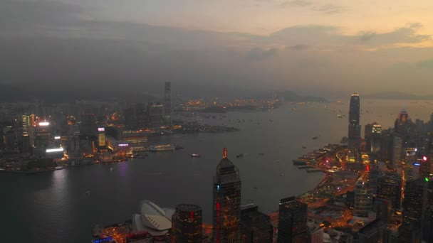 Αεροφωτογραφία Του Λιμανιού Της Βικτώριας Αστικό Τοπίο Βράδυ Χονγκ Κονγκ — Αρχείο Βίντεο
