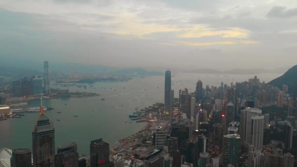 Luftaufnahme Des Hafens Von Victoria Mit Stadtbild Abend Hongkong — Stockvideo