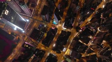 Aydınlatılmış Hong Kong şehrinin hava manzarası, Gece, 4k  