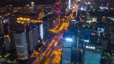 Gece vakti Shenzhen şehri şehir merkezi trafik sokağı panoramik 4k eğim zaman değişimi porselenleri